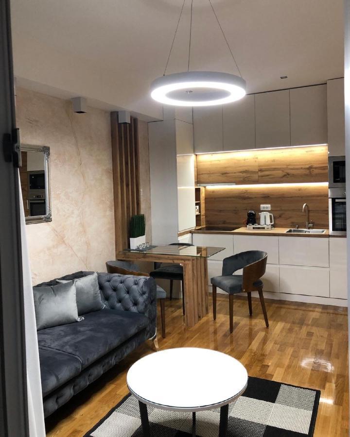 Lux Apartman 33 Kragujevac Ngoại thất bức ảnh