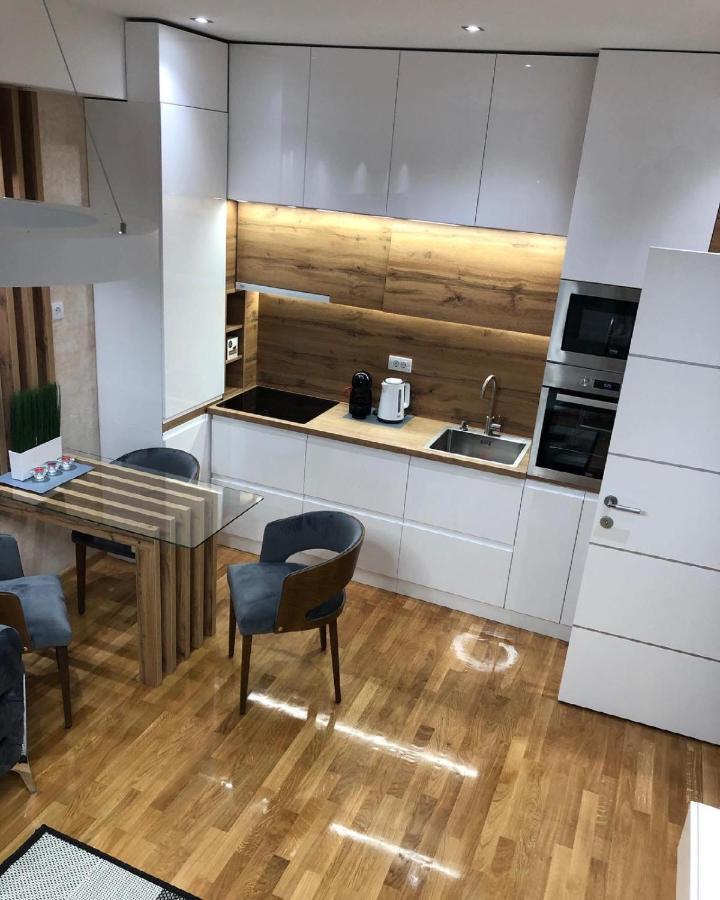 Lux Apartman 33 Kragujevac Ngoại thất bức ảnh