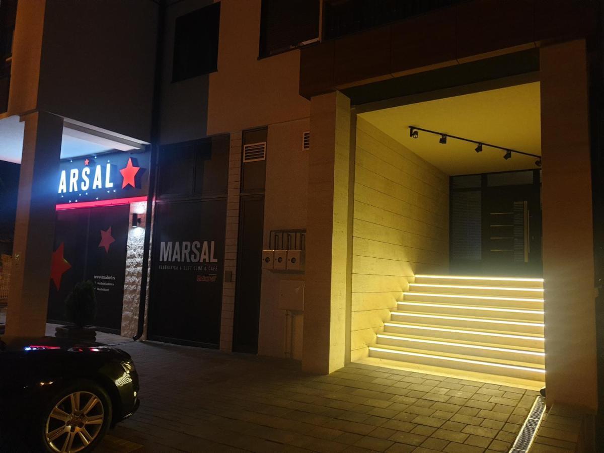Lux Apartman 33 Kragujevac Ngoại thất bức ảnh