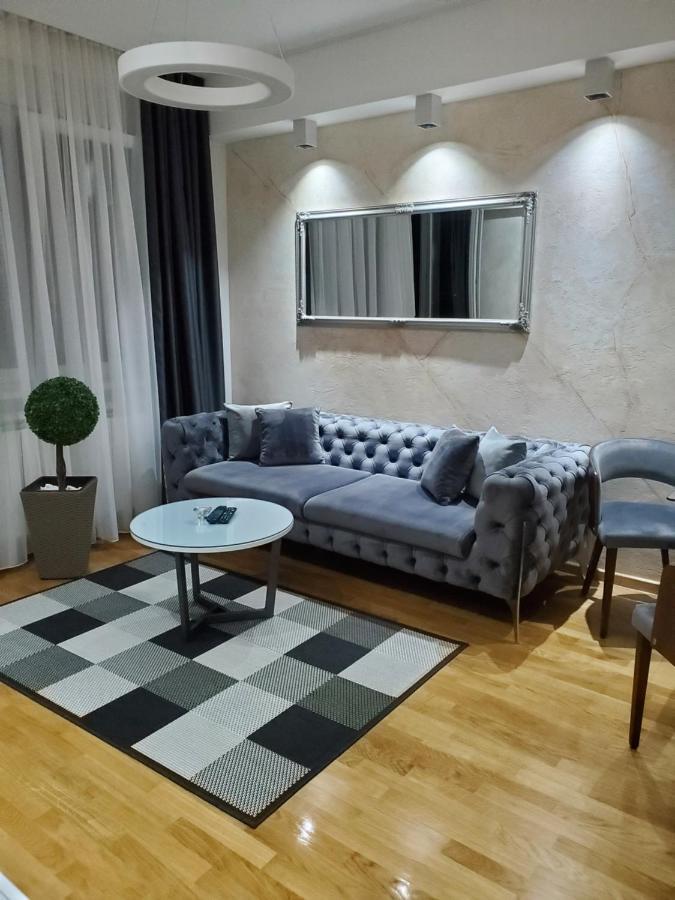 Lux Apartman 33 Kragujevac Ngoại thất bức ảnh