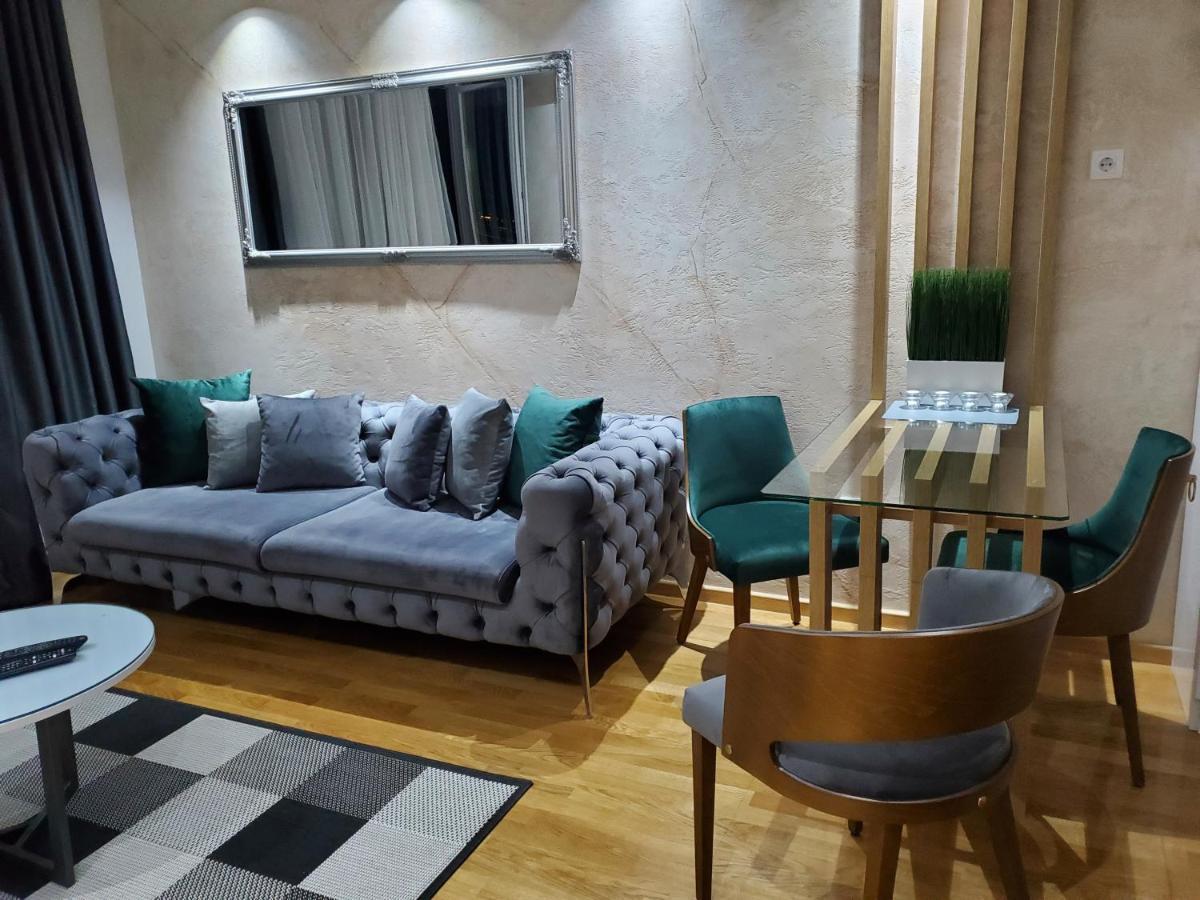 Lux Apartman 33 Kragujevac Ngoại thất bức ảnh