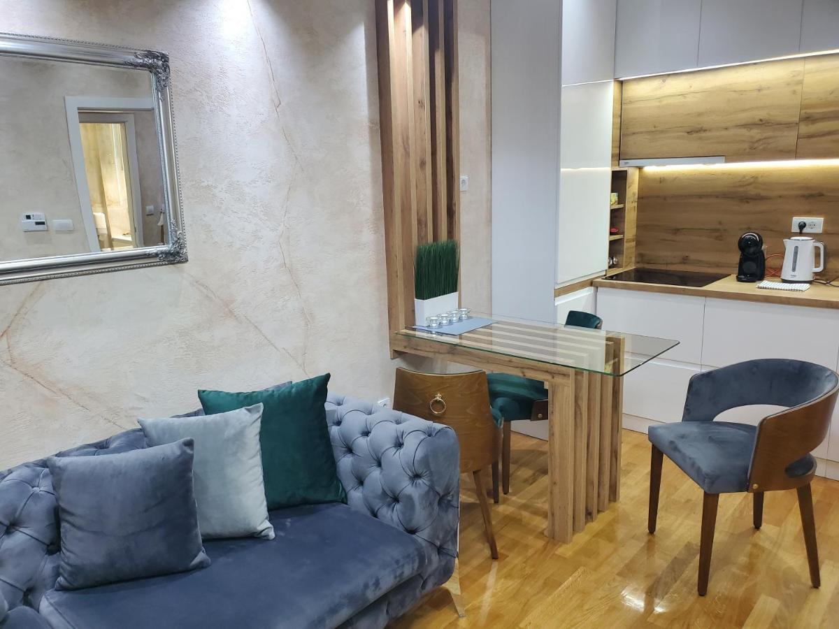 Lux Apartman 33 Kragujevac Ngoại thất bức ảnh