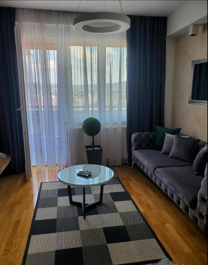 Lux Apartman 33 Kragujevac Ngoại thất bức ảnh